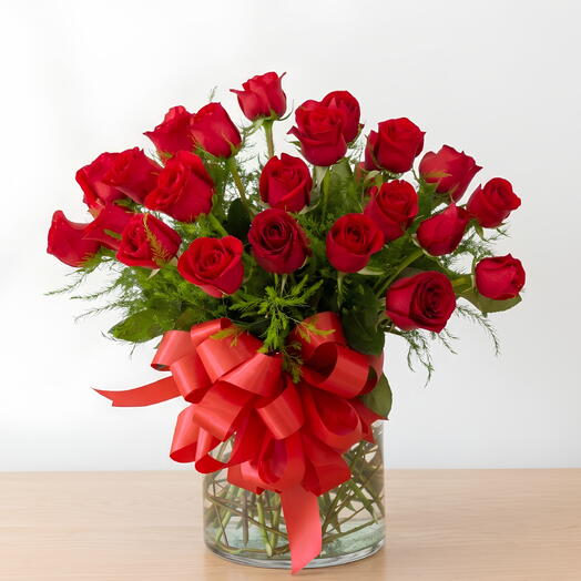 Florero de rosas rojas