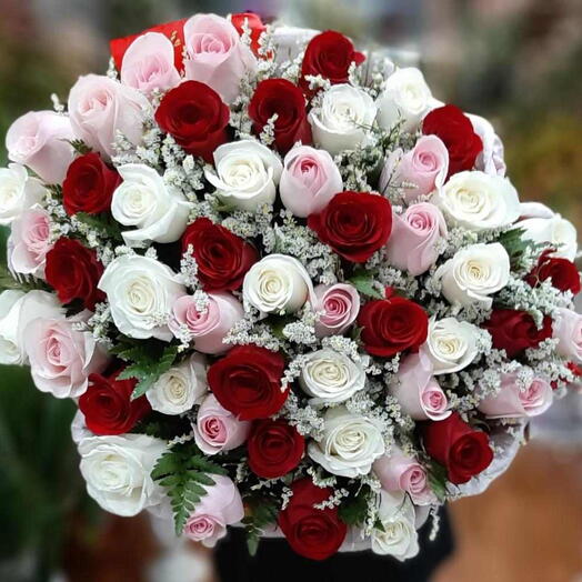 IMPONENTE RAMO CON 60 ROSAS IMPORTADAS