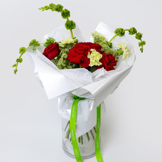 Садовое пламя - красные розы, гвоздики, калина, колокольчики Ирландии