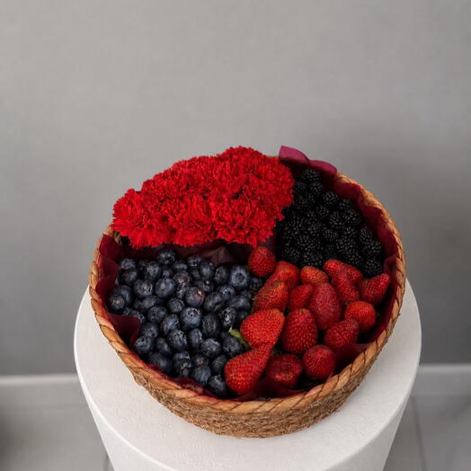 Berry basket (Blueberries Strawberries Blackberries)
