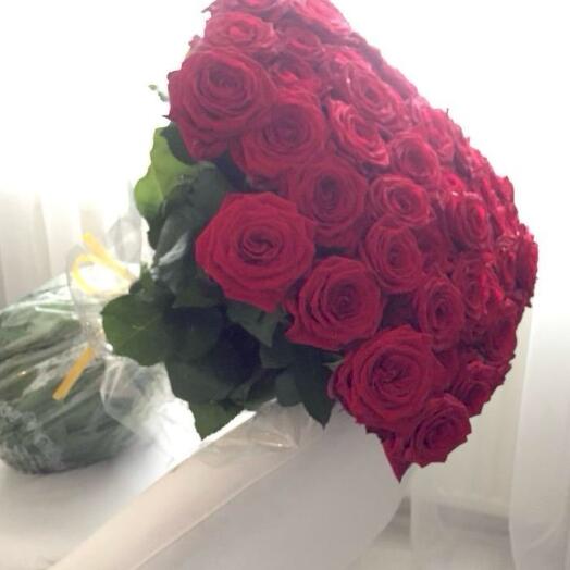 Punaiset ruusut 51 kpl