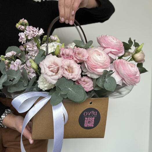 Floral handbag in a pink color scheme