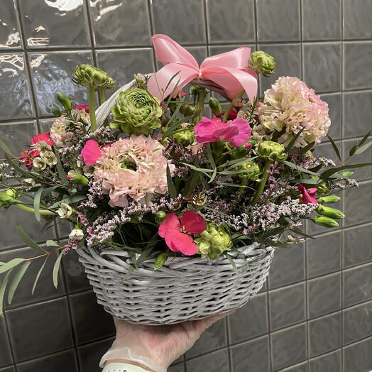 Blommor i korg . Den bild bara exzempl