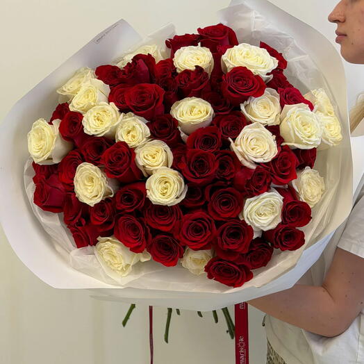 Cupid s Mix - 75 Red   White Roses