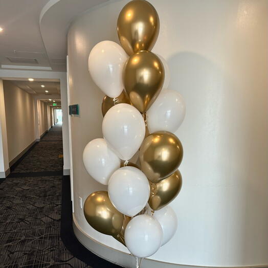 20 белых и золотых воздушных шаров с хромированным покрытием