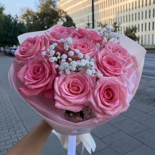 9 Rosen mit Schleierkraut