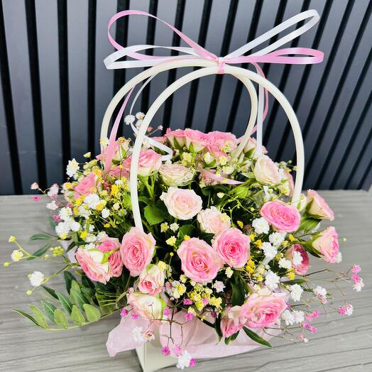 Mother s Day arrangement in a M size handbag made of pink spray roses