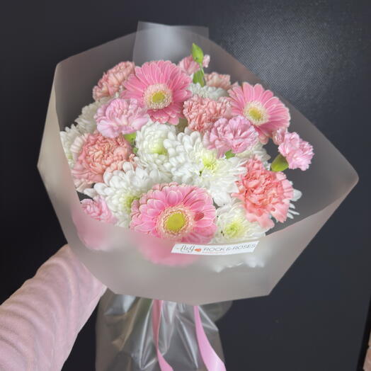 🌸 Пастель түстер қоспасы: қызғылт гербералар, қалампыр хризантемалары / Нәзік қоспа: қызғылт гербералар, диантус және ақ хризантемалар