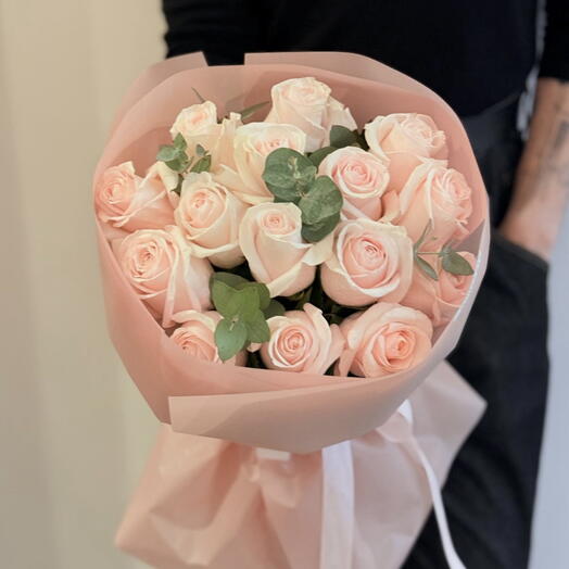 Bukiet z roż vs eukaliptusa