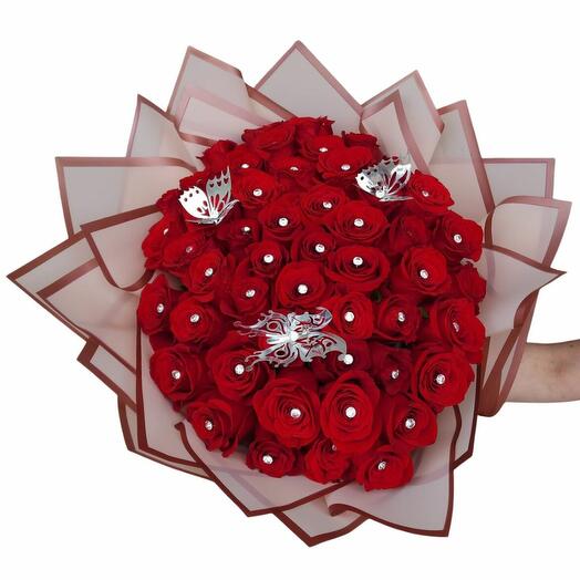 RAMO DE 50 ROSAS IMPORTADAS CON BRILLANTES Y PAPEL COREANO