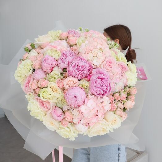 WOW Bouquet of garden flowers