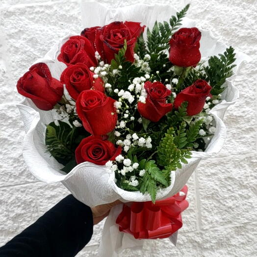 Ramo de 12 rosas importadas