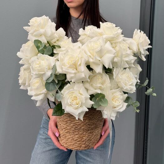 French roses Playa Blanca in basket size M