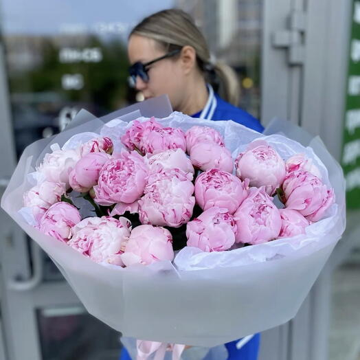 21 пион в нежном оформлении