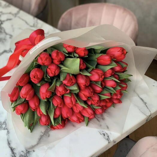 51 Red tulips