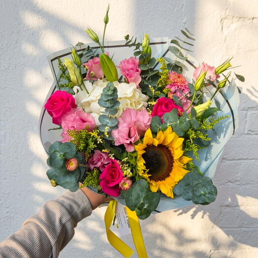 Ramo Primaveral Radiante – Bouquet con Girasol, Rosas y Lisianthus | Arreglo Floral Fresco y Colorido en Mexico