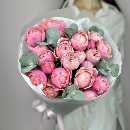 Кустовые премиум розы сильва пинк с эвкалиптом