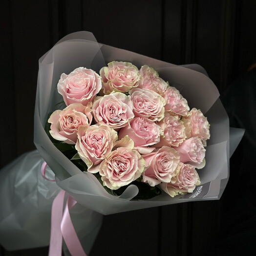 15 pink roses