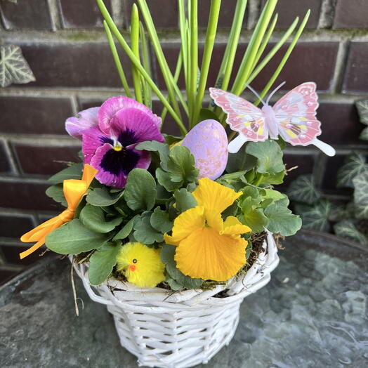 Small Easter arrangement in a basket