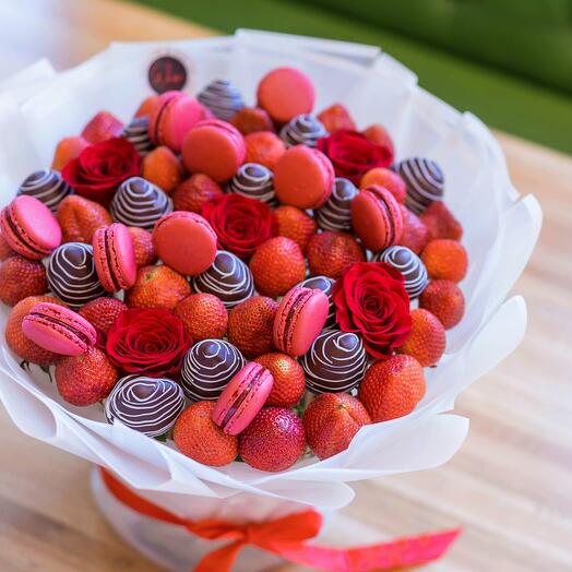 Manhattan Love – Fresh Fruit Strawberry Bouquet