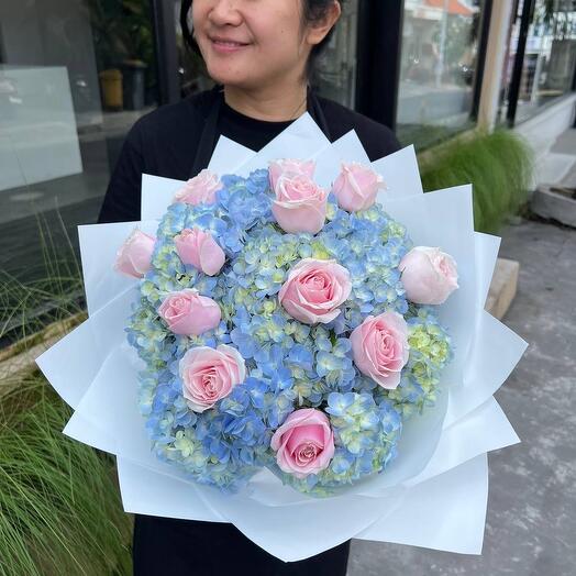 Hydrangea blue with sweet pink roses