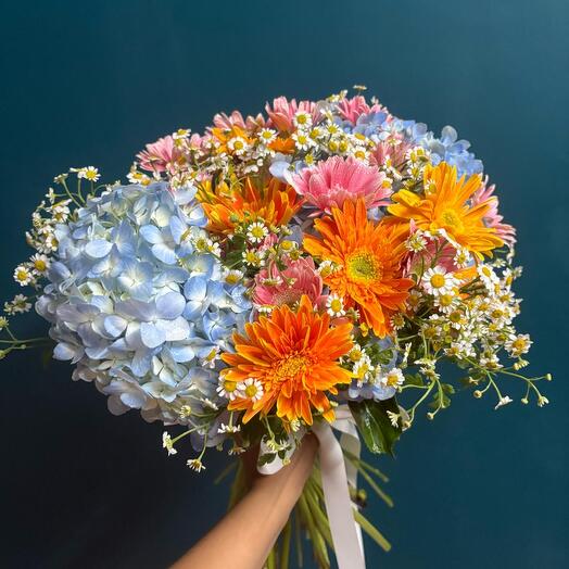 Fiery Mood from hydrangeas, gerberas and chamomile | Пламенный букет из гортензии, Гербер и ромашки