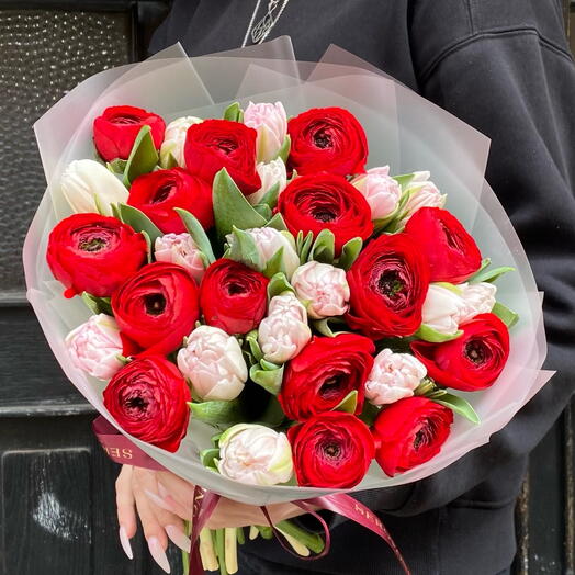 Ranunculus red 15 + tulips pink 16