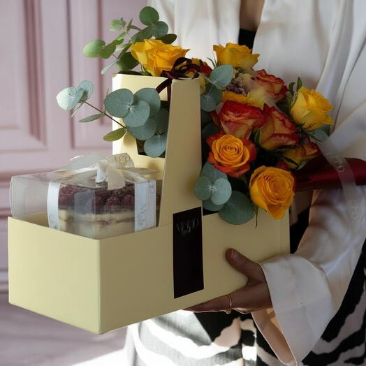 Gift box with Tiramisu and flowers