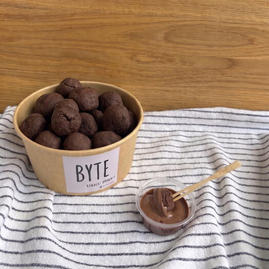 Mini ciasteczka czekoladowe z wybranym sosem - duże pudełko