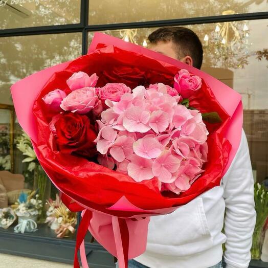 Bouquet of pink and red roses, hydrangea