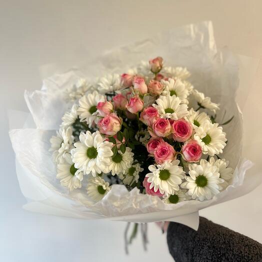 Mixed bouquet of flowers: rose, chrysanthemum