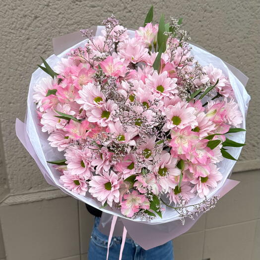 A delightful bouquet of daisies