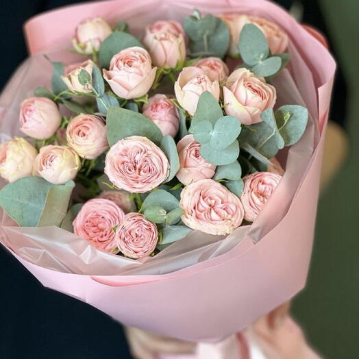 Bouquet with a bush rose