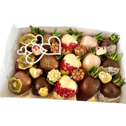 Csokoládéval borított földieper