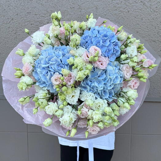 Hydrangea bouquet with lisianthus