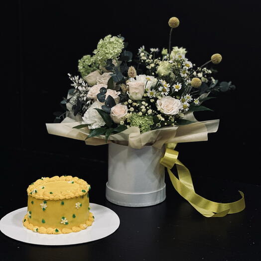 Cake Bento(Lemon-Blueberry) + Floral 

arrangement