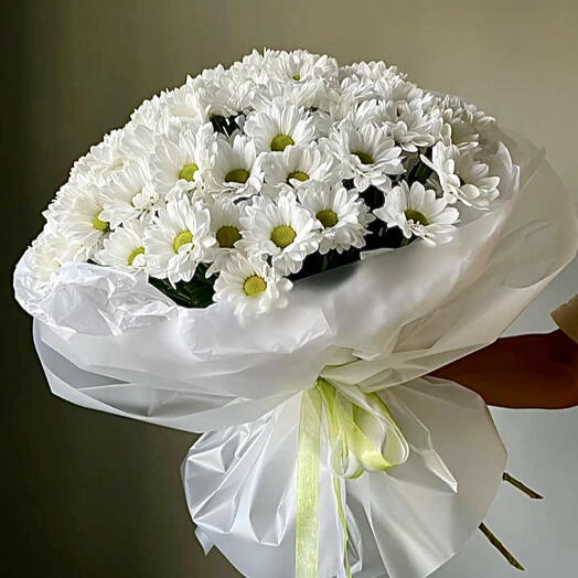 Kytice chryzantem ve tvaru sedmikrasek