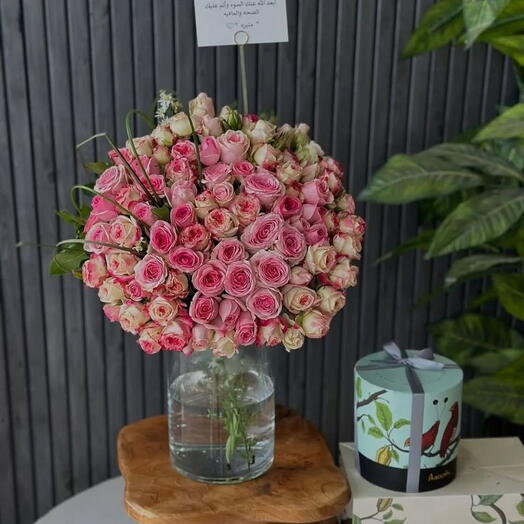 مزهرية الروز الوردي الفاخرة – لمسة أنوثة راقية