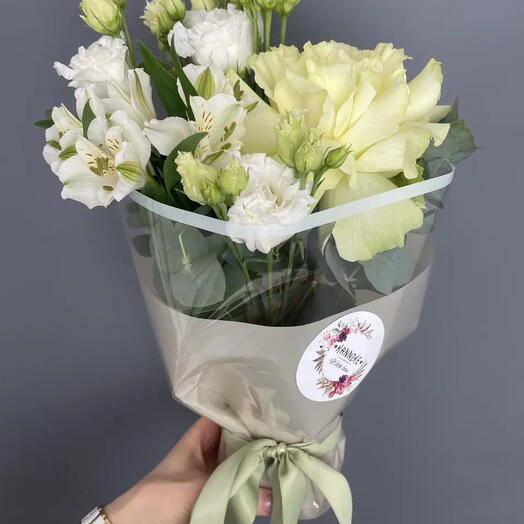 Flower arrangement – white