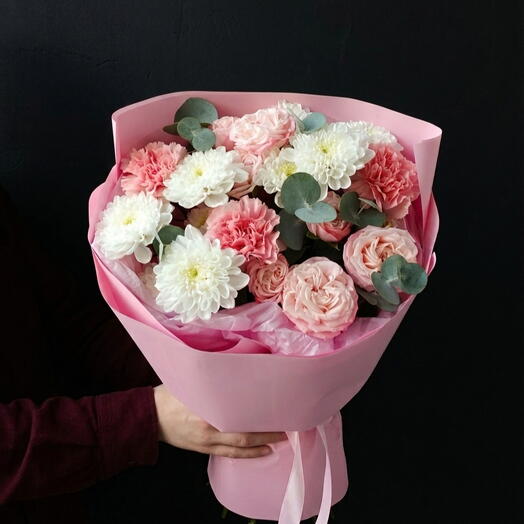 🌸 Słodka pastelowa mieszanka: różowe goździki, róże   białe chryzantemy