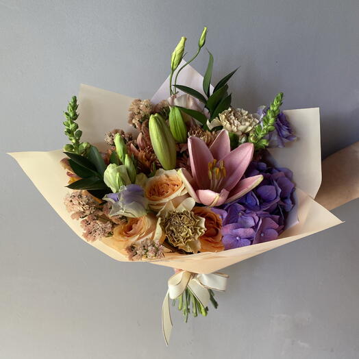 Ramo mediano con Lilium rosado