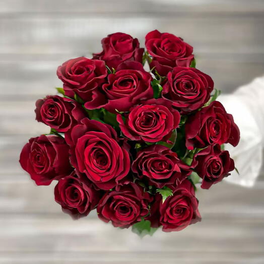 15 red roses