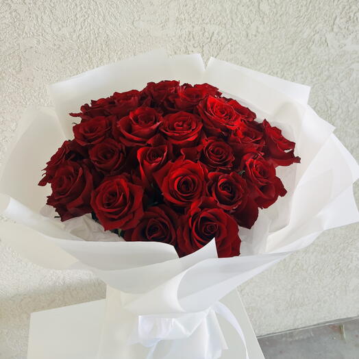 25 red roses