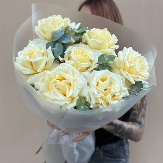 Авторский букет роз Кэндилайт с эвкалиптом