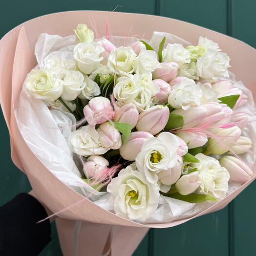 Tulpen mit Eustoma weiss