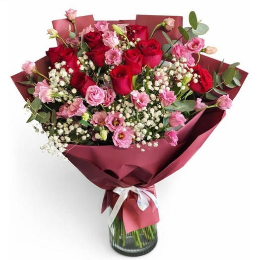 Bouquet with long roses and eustoma
