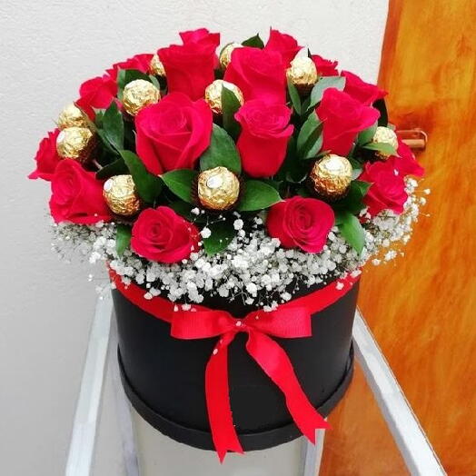 Caja 18 rosas y bombones