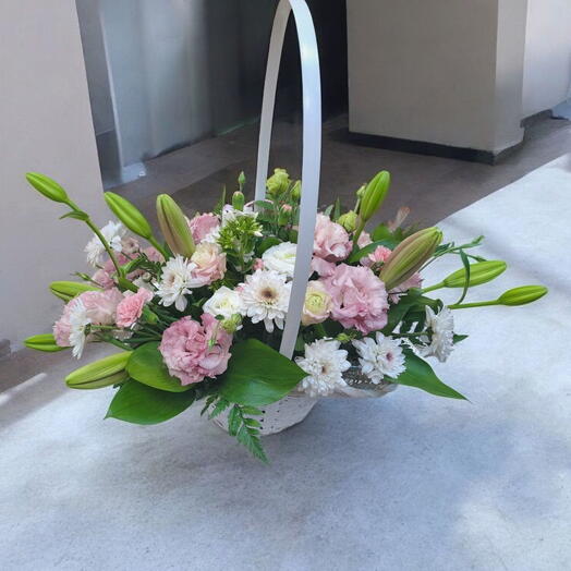 Basket pink flowers