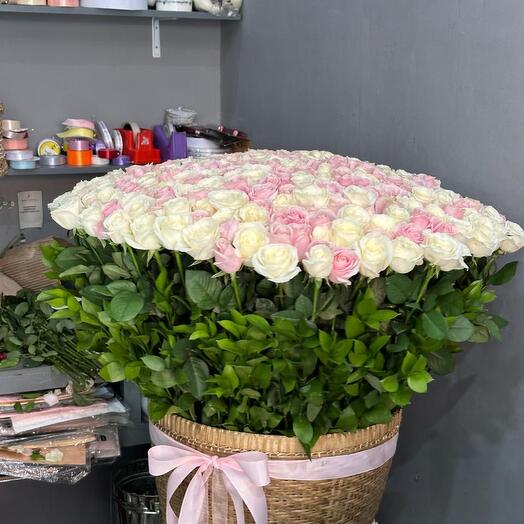 Basket 301 White and Sweet pink roses