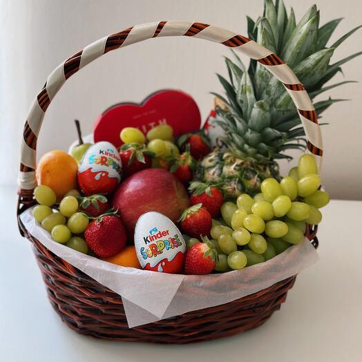 🍎 Basket with Fresh Fruits